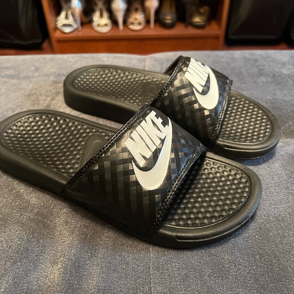 Women’s black Nike slides size 7